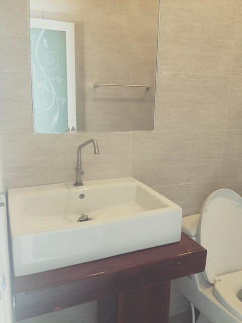 Standard Double Room | Bathroom sink