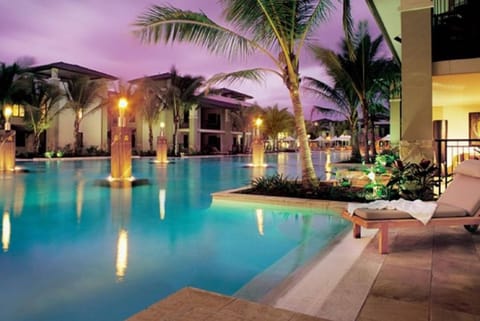 3 outdoor pools, free cabanas, pool umbrellas