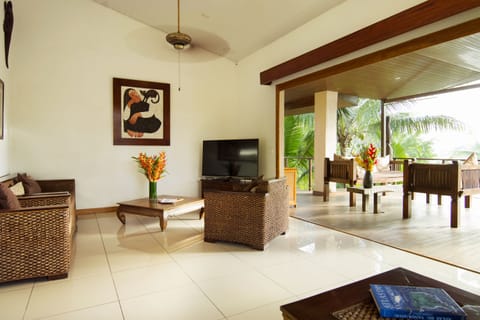 Luxury Penthouse, 2 Bedrooms, Sea View, Sea Facing | Living area | 32-inch LCD TV with satellite channels, TV, DVD player