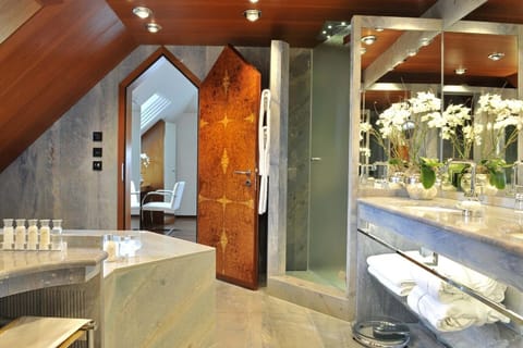 Penthouse Suite | Bathroom | Designer toiletries, hair dryer, bathrobes, slippers