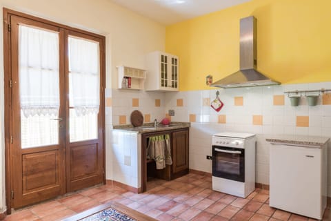 Apartment, 1 Bedroom | Private kitchenette | Fridge, microwave, stovetop, espresso maker