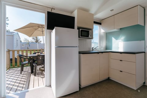 Mobile home 4 rooms 6 persons | Private kitchen | Fridge, microwave, stovetop, electric kettle