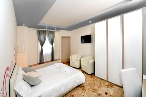 Luxury Double Room | Egyptian cotton sheets, premium bedding, memory foam beds, minibar