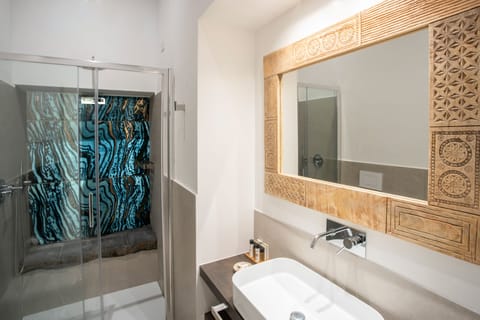 Deluxe Double Room (Alleria) | Bathroom | Shower, hydromassage showerhead, hair dryer, bidet