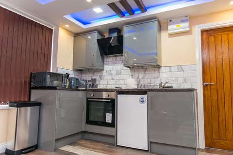 Executive Apartment, Ensuite | Private kitchen