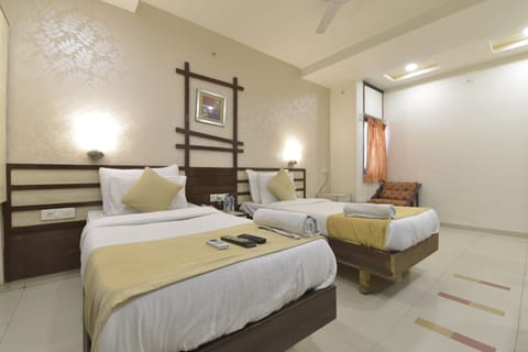 Deluxe Double Room, Multiple Beds, Non Smoking | Free WiFi, bed sheets