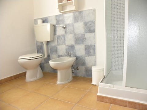 Apartment, 2 Bedrooms | Bathroom | Shower, free toiletries, hair dryer, bidet
