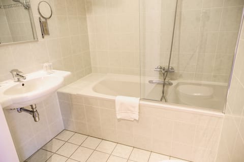 Executive Room | Bathroom | Hair dryer, towels