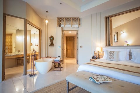 Seaside Pool Paradise Suite | Premium bedding, minibar, in-room safe, desk