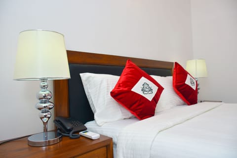 Egyptian cotton sheets, premium bedding, in-room safe