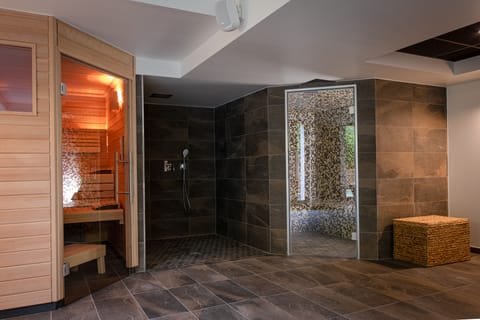 Couples treatment rooms, sauna, steam room, body treatments