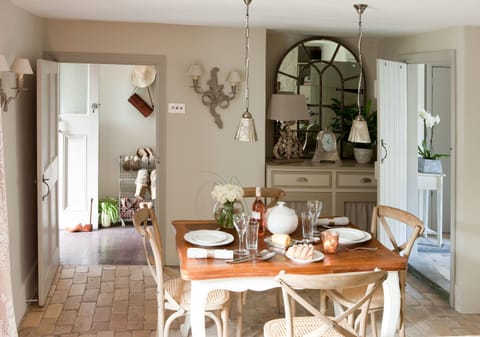 Luxury Cottage, 1 Bedroom | In-room dining