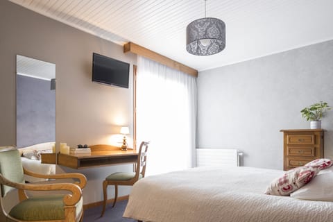 Room (Chambre Côté Vallée) | Individually decorated, individually furnished, desk, free WiFi