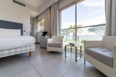 Prestige White Sea | Premium bedding, minibar, in-room safe, soundproofing