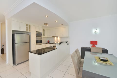 xStandard Apartment, 3 Bedrooms, Garden View  | Private kitchen | Full-size fridge, microwave, oven, stovetop