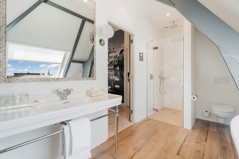 Tower suite | Bathroom | Separate tub and shower, rainfall showerhead, hair dryer, towels