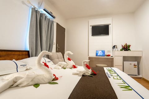 Premier Room | 1 bedroom, soundproofing, iron/ironing board, free WiFi