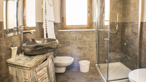 Exclusive Double Room, 1 King Bed | Bathroom | Shower, rainfall showerhead, free toiletries, hair dryer