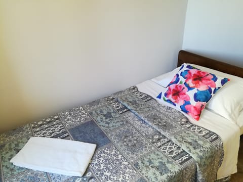 Standard Single Room, Shared Bathroom | Premium bedding, desk, free WiFi, bed sheets