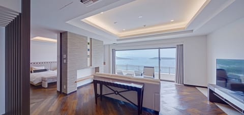 Infinity Suite | Living area | Flat-screen TV