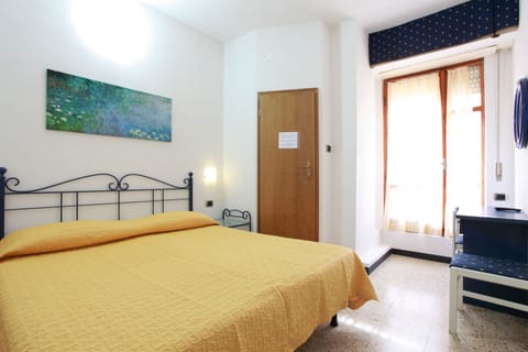 Standard Double Room | Desk, free WiFi, bed sheets