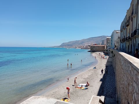 Beach nearby, beach shuttle, beach umbrellas