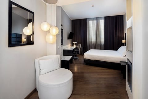 Premium Room | Premium bedding, minibar, in-room safe, desk
