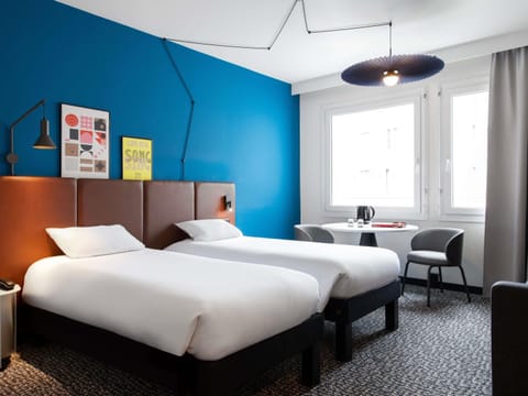 Standard Room (4 People) | In-room safe, desk, soundproofing, iron/ironing board