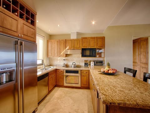 Luxury Penthouse, 3 Bedrooms, Ocean View | Private kitchen | Full-size fridge, microwave, oven, stovetop