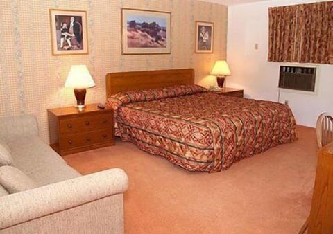 Standard Room, Non Smoking | Iron/ironing board, rollaway beds, free WiFi, bed sheets