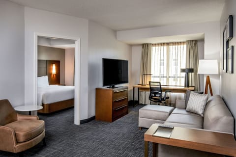 Suite, 1 Bedroom (Mobility/Hearing Access, Roll-in Shwr) | Premium bedding, pillowtop beds, desk, blackout drapes