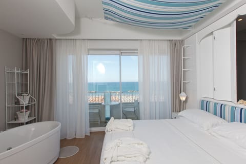 Suite, Sea Facing | Premium bedding, down comforters, minibar, in-room safe