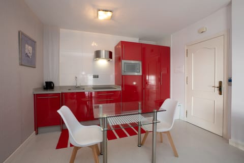 Apartment, 1 Bedroom | Private kitchen | Full-size fridge, microwave, oven, stovetop