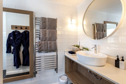 Loft Suite | Bathroom | Shower, designer toiletries, hair dryer, slippers