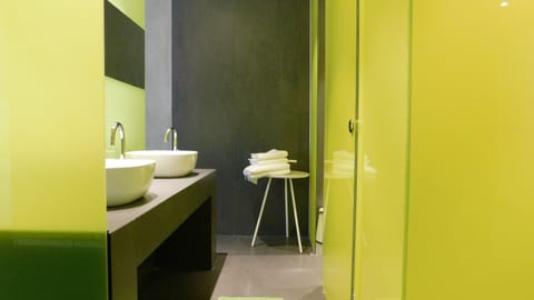 Exclusive Suite, Acropolis View | Bathroom | Shower, hydromassage showerhead, free toiletries, hair dryer