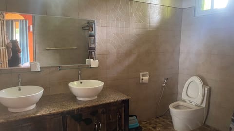 Premier House, 2 Bedrooms, Beach View, Beachfront | Bathroom | Shower, rainfall showerhead, free toiletries, bidet