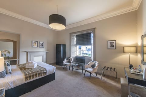 Deluxe Double Room, 1 King Bed, Non Smoking | Egyptian cotton sheets, premium bedding, memory foam beds