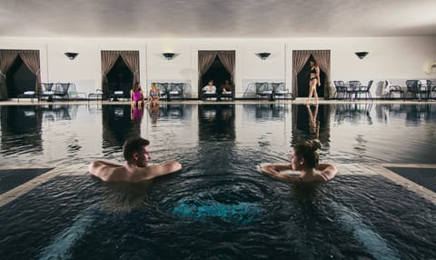 Indoor pool, sun loungers