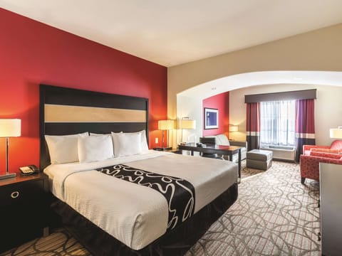 Deluxe Suite, 1 King Bed, Non Smoking | Premium bedding, down comforters, individually furnished, desk