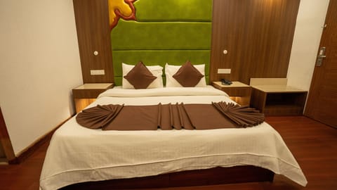 Deluxe Room | 1 bedroom, pillowtop beds, minibar, in-room safe