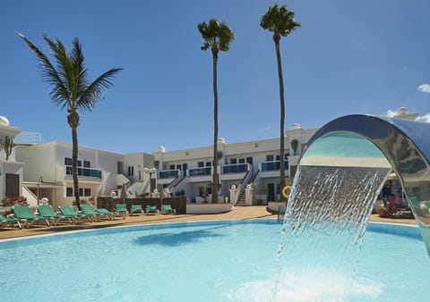 2 outdoor pools, sun loungers