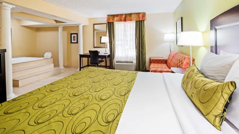 Suite, 1 King Bed, Non Smoking, Jetted Tub | Down comforters, pillowtop beds, desk, laptop workspace