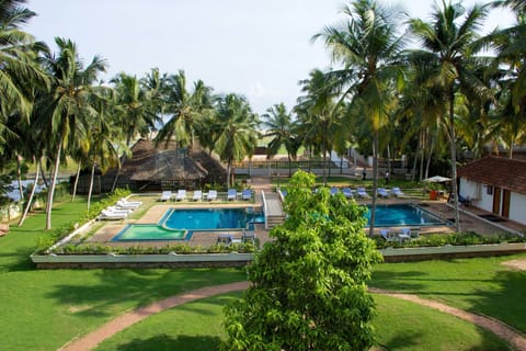 2 indoor pools, 2 outdoor pools, sun loungers