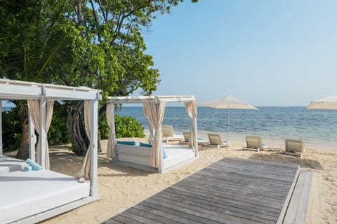 Private beach, white sand, sun loungers, beach towels