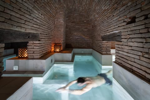 Indoor spa tub