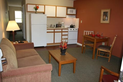 Suite, 1 Bedroom | Living room | 27-inch TV with cable channels, DVD player