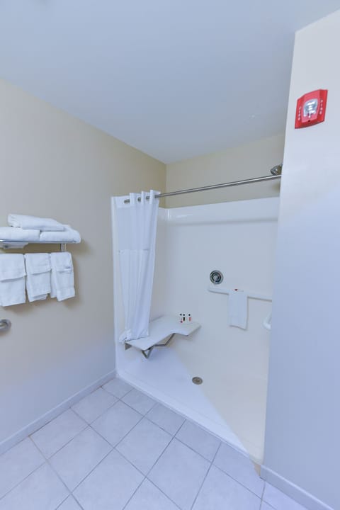 Standard Room, 2 Queen Beds, Accessible | Bathroom | Hair dryer, towels