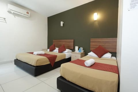 Family Deluxe Room | Desk, iron/ironing board, free WiFi, bed sheets