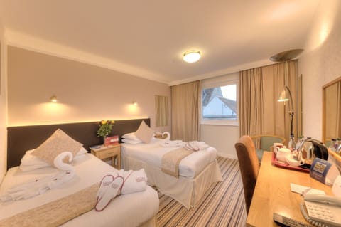 Standard Twin Room | In-room safe, desk, iron/ironing board, free WiFi