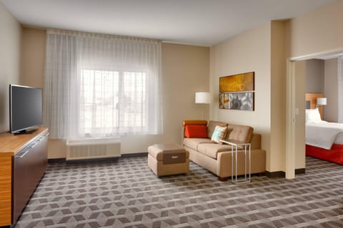 Suite, 1 Bedroom | Pillowtop beds, desk, soundproofing, iron/ironing board